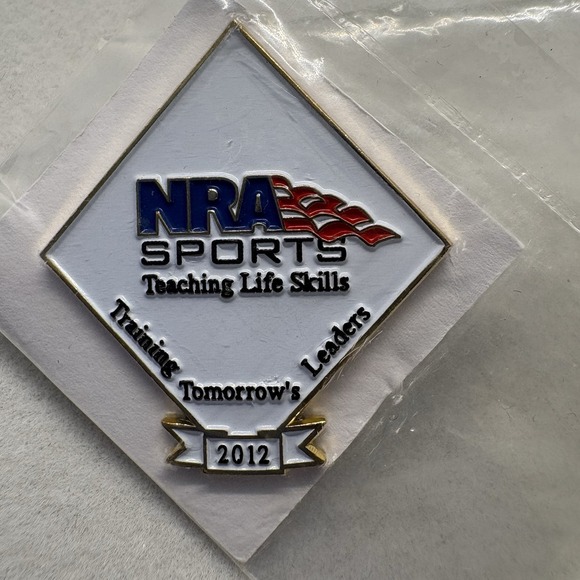 NRA Sports Teaching Life Skills Training Tomorrows Leaders 2012 Pin In Packaging - Picture 5 of 5